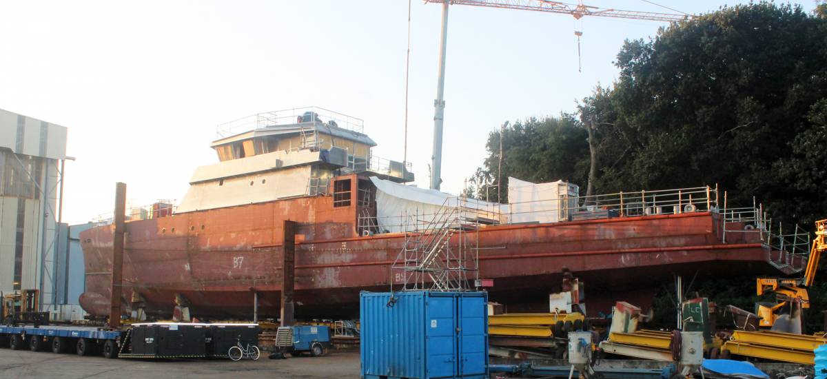 Navire en refit sur le chantier